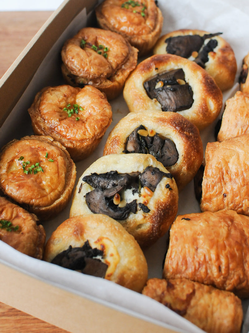 Assorted Mini Savoury Pastries Party Platter (15 pieces)