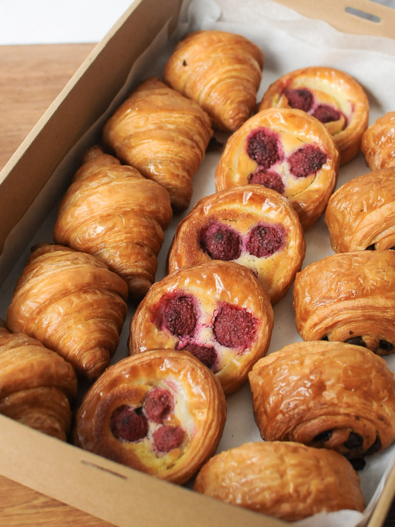Assorted Mini Sweet Pastries Party Platter (15 pieces)