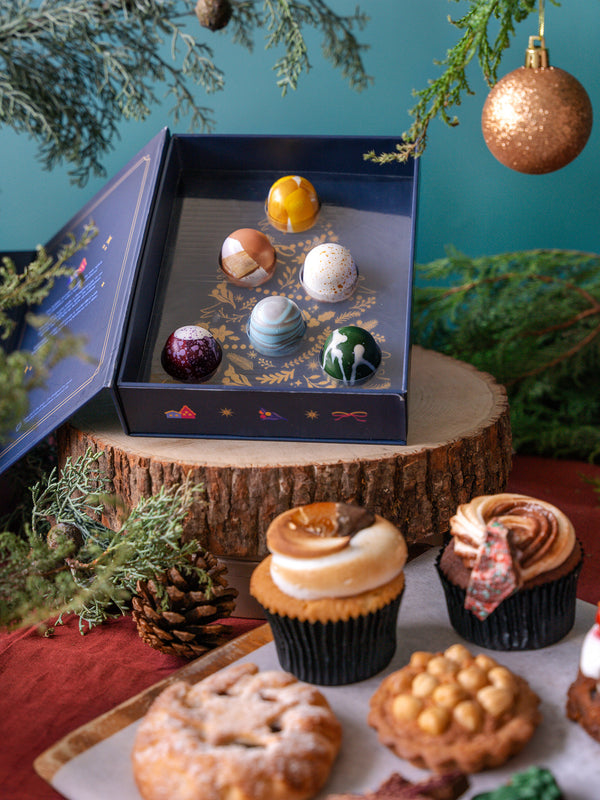 Best of Christmas Treats & Festive Bon Bon Box of 6 Set